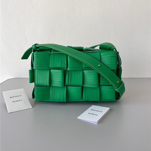 보테가 베네타 카세트백 미듐 B80400 2022/신상