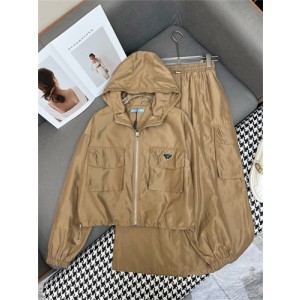 프라다 바람막이 후드자켓 스커트 세트 P43907 2025/신상