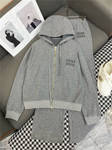 미우미우 트레이닝 세트 M34201 2025/신상