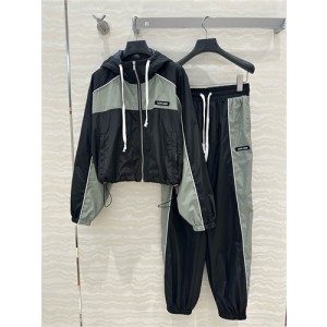 미우미우 트레이닝 세트 M64302 2025/신상