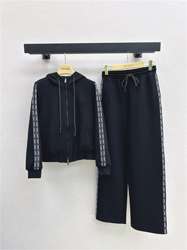 미우미우 트레이닝 세트 M54504 2025/신상