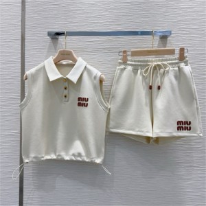 미우미우 민소매 폴로 티셔츠 반바지 세트 M73409 2025/신상