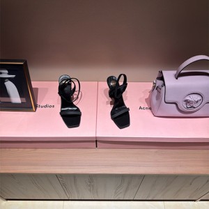 생로랑 여성용 샌들 (굽높이10.5CM) Y68775-1 2025/신상