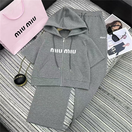 미우미우 후드 트레이닝 세트 M53454 2025/신상