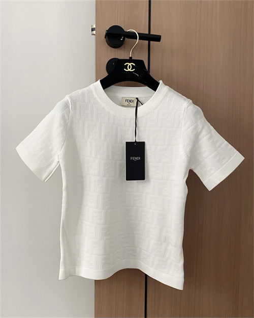 펜디 반팔 티셔츠 F42101 2025/신상