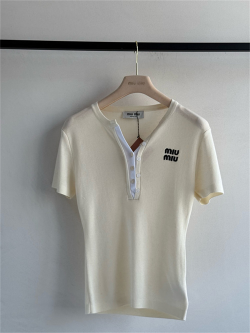 미우미우 반팔 티셔츠 M82203 2025/신상