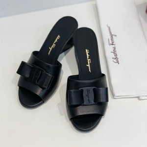 페레가모 여성용 슬리퍼 (굽높이5CM) F43714-1 2025/신상