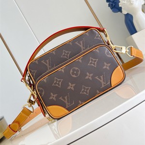 루이비통 퍼렐윌리엄스 크로스백 M14025 2025/신상