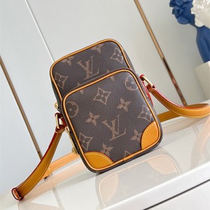 루이비통 퍼렐윌리엄스 크로스백 M14024 2025/신상