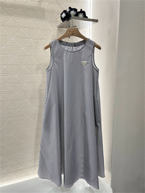 프라다 민소매 원피스 P52605 2025/신상