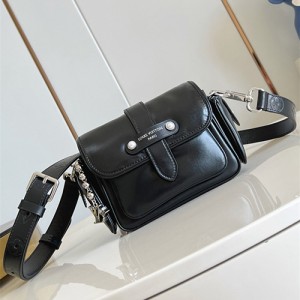 루이비통 카고 웨어러블 크로스백 M13989 2025/신상