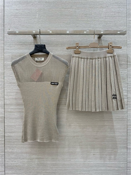미우미우 민소매 니트 스커트 세트 M32658 2025/신상