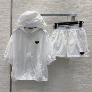 프라다 후드 트레이닝 세트 P64201 2025/신상