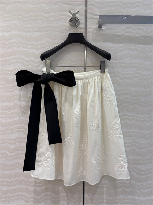 미우미우 스커트 M33104 2025/신상