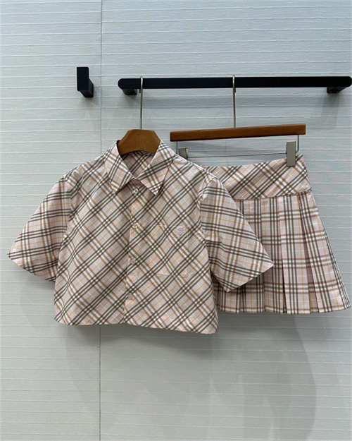 버버리 반팔 셔츠 스커트 세트 B93604 2025/신상