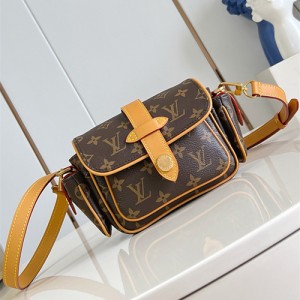 루이비통 카고 웨어러블 크로스백 M14742 2025/신상