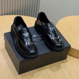 프라다 남성용 로퍼 P46533-2 2025/신상