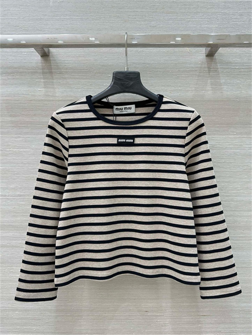 미우미우 긴팔 티셔츠 M51806 2025/신상