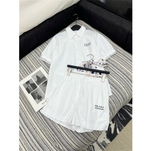 프라다 반팔 셔츠 반바지 세트 P43404 2025/신상