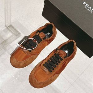 프라다 여성용 스니커즈 P68143-1 2025/신상