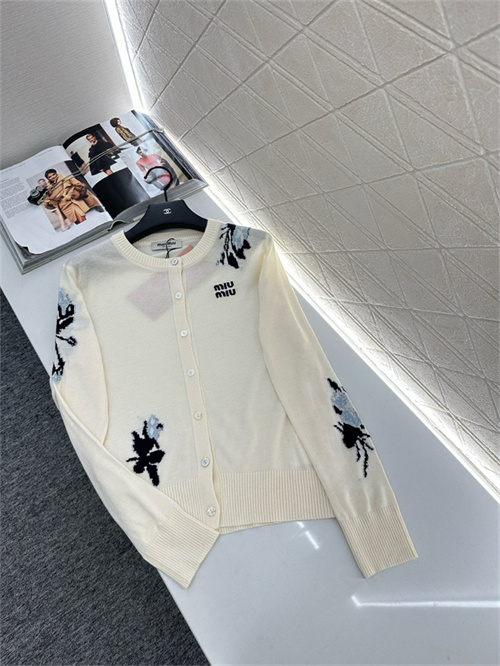 미우미우 긴팔 가디건 M12497 2025/신상