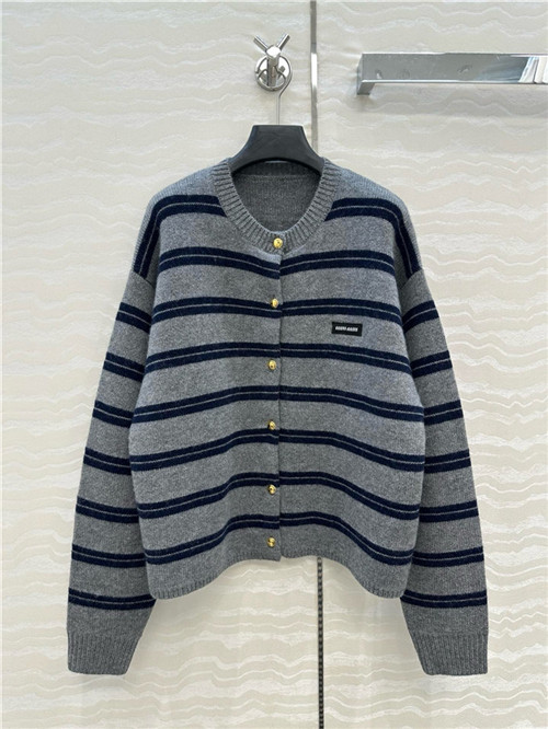 미우미우 캐시미어 긴팔 가디건 M65105 2025/신상