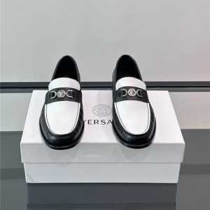 베르사체 남성용 로퍼 V86349-1 2025/신상