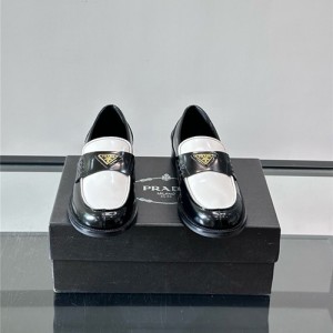 프라다 남성용 로퍼 P56543-1 2025/신상