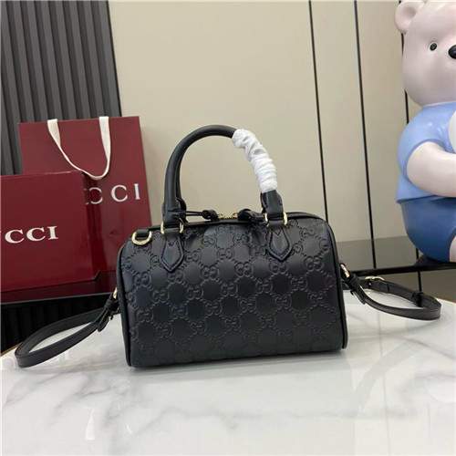 구찌 GG 엠보스 더플백 848889 2025/신상