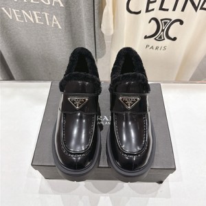 프라다 여성용 로퍼 P68633-1 2025/신상