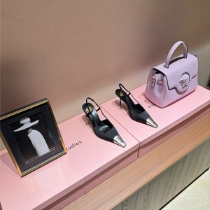 생로랑 여성용 샌들 (굽높이8CM) Y79898-1 2025/신상