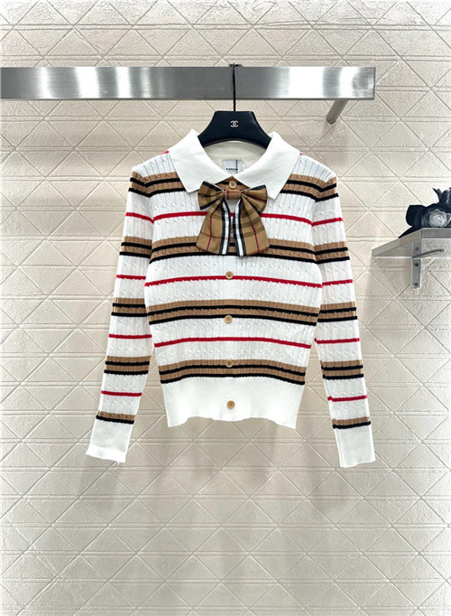버버리 긴팔 폴로 가디건 B42403 2025/신상