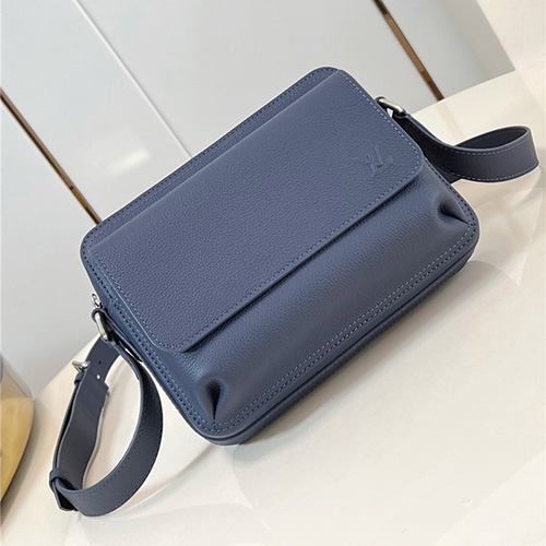 루이비통 보딩 메신저백 M15260 2025/신상