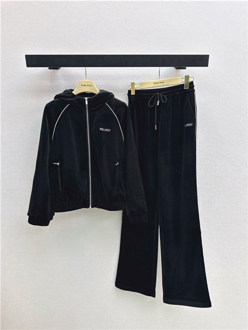 미우미우 후드 트레이닝 세트 M74508 2025/신상
