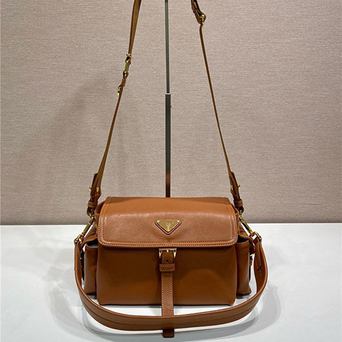 프라다 익스플로러 스웨이드 양가죽 숄더백 1BD394 2025/신상